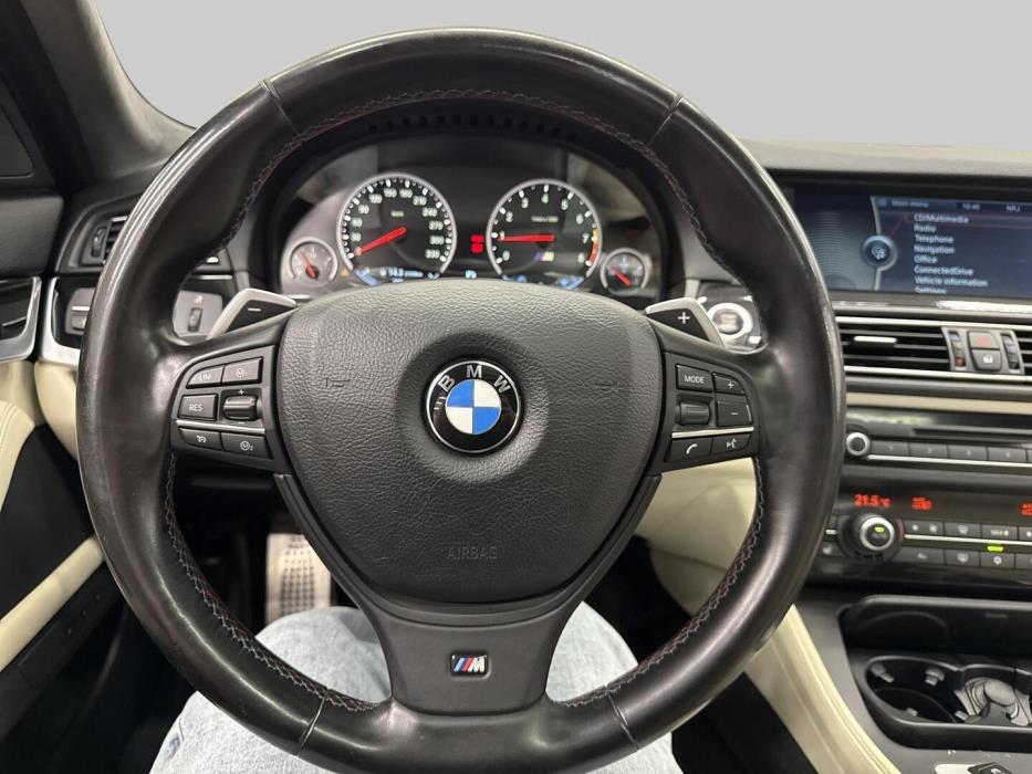 BMW M5 2011
