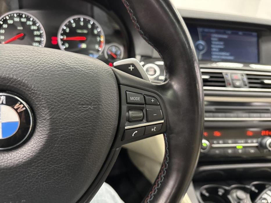 BMW M5 2011