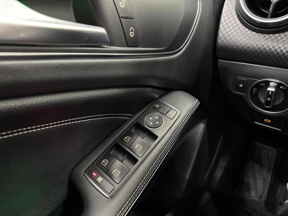 MERCEDES-BENZ A 2016