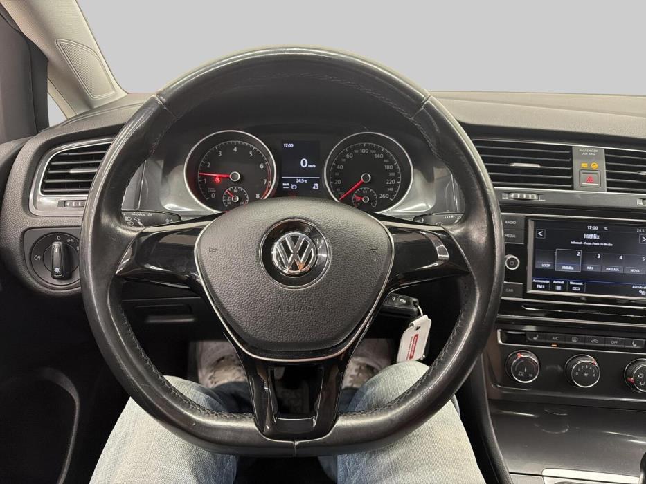 VOLKSWAGEN Golf 2017
