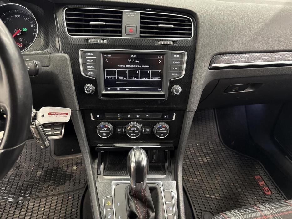 VOLKSWAGEN Golf 2015