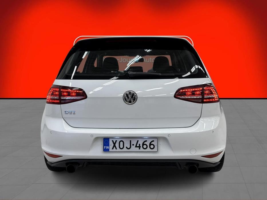 VOLKSWAGEN Golf 2015