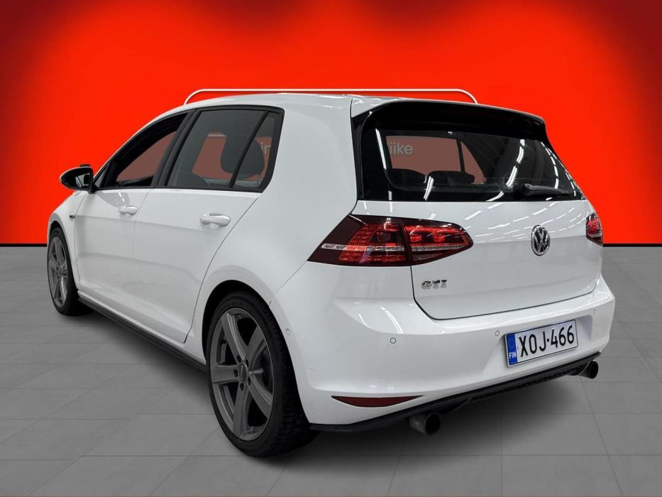 VOLKSWAGEN Golf 2015