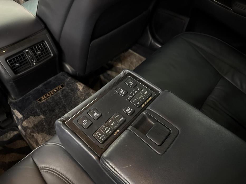 TOYOTA Crown 2004