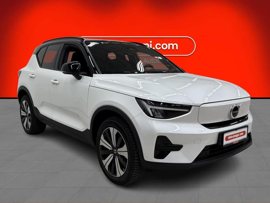 VOLVO XC40 2023