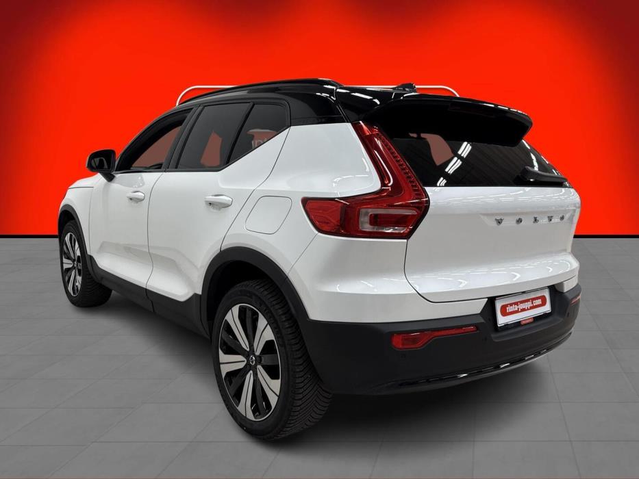 VOLVO XC40 2023