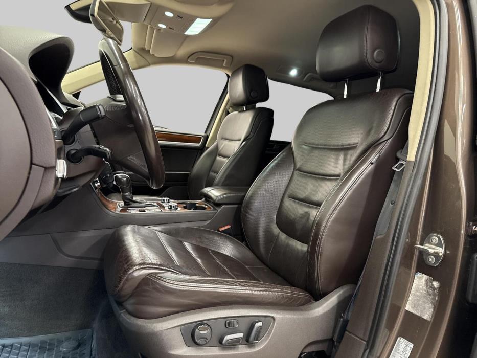 VOLKSWAGEN Touareg 2011