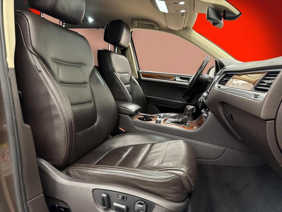 VOLKSWAGEN Touareg 2011