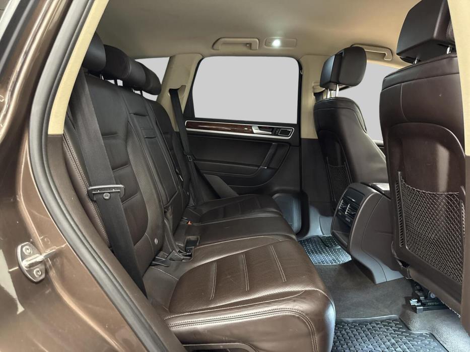 VOLKSWAGEN Touareg 2011