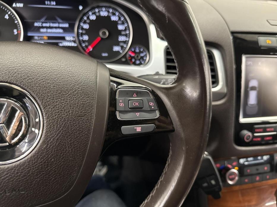 VOLKSWAGEN Touareg 2011
