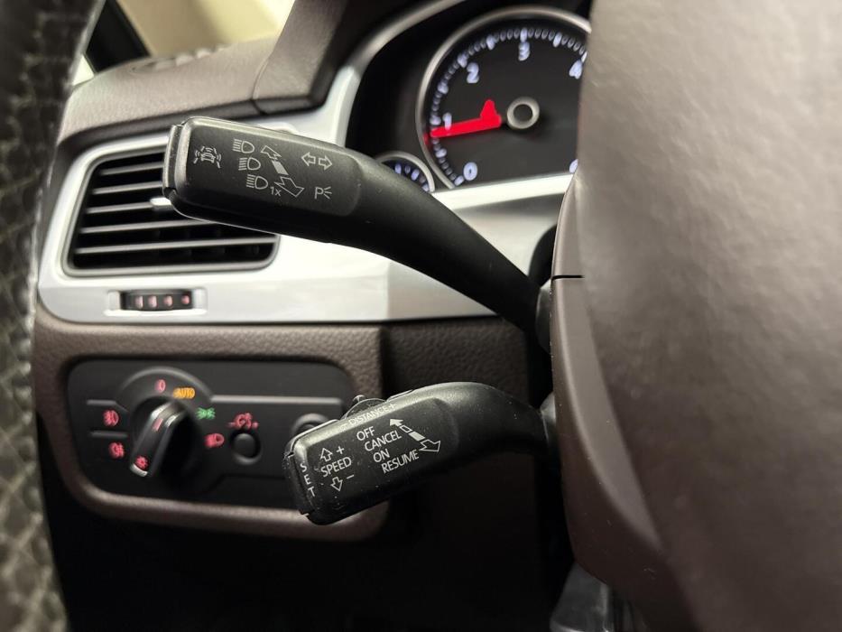 VOLKSWAGEN Touareg 2011