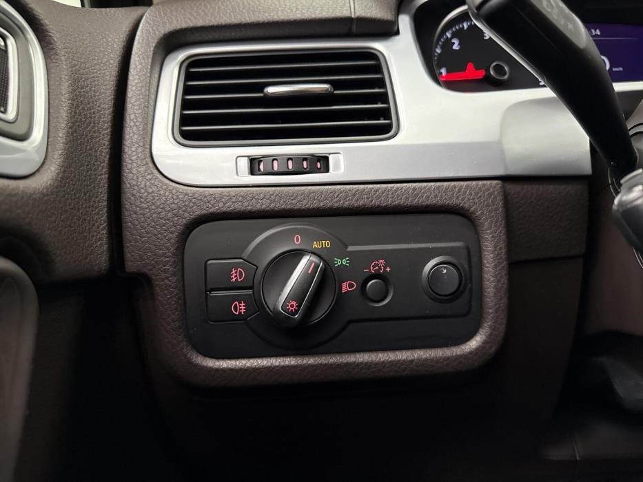 VOLKSWAGEN Touareg 2011