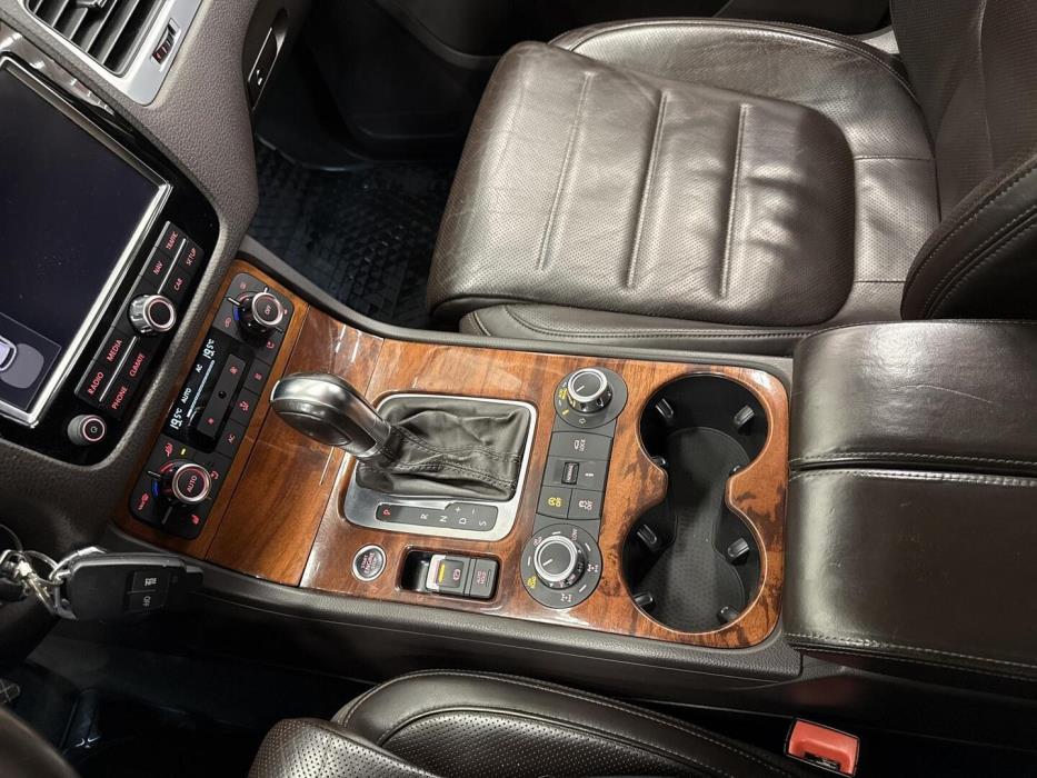VOLKSWAGEN Touareg 2011