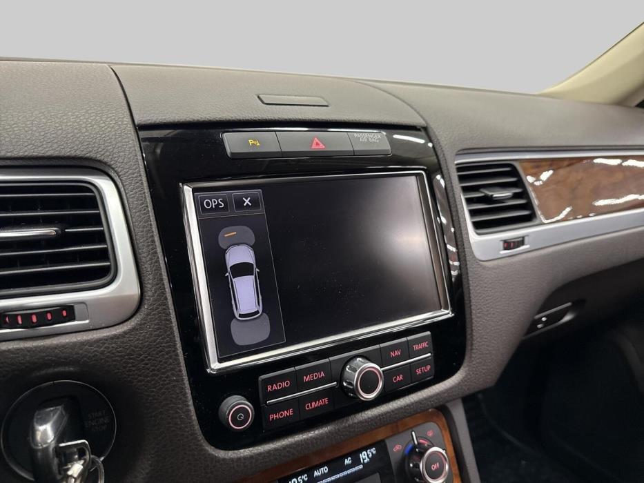 VOLKSWAGEN Touareg 2011