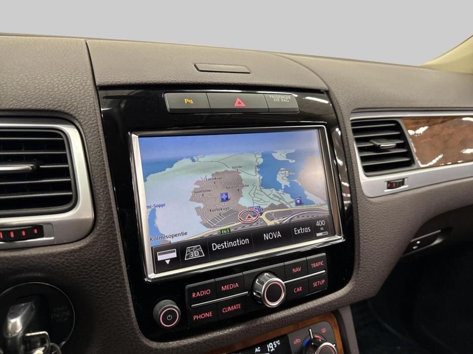 VOLKSWAGEN Touareg 2011