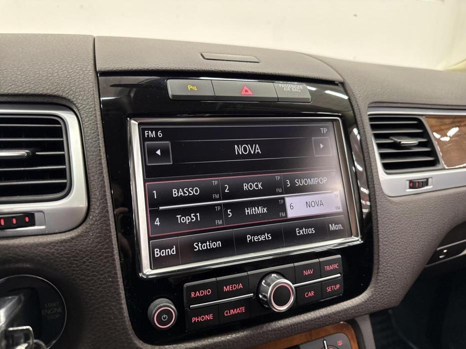 VOLKSWAGEN Touareg 2011