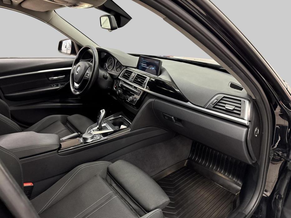 BMW 330 2017