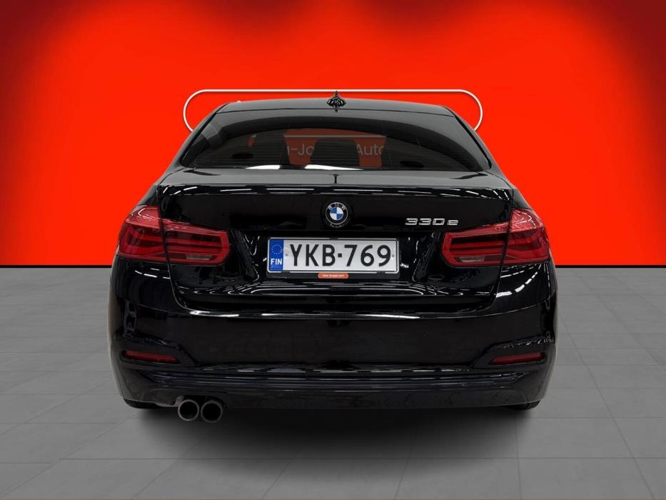 BMW 330 2017