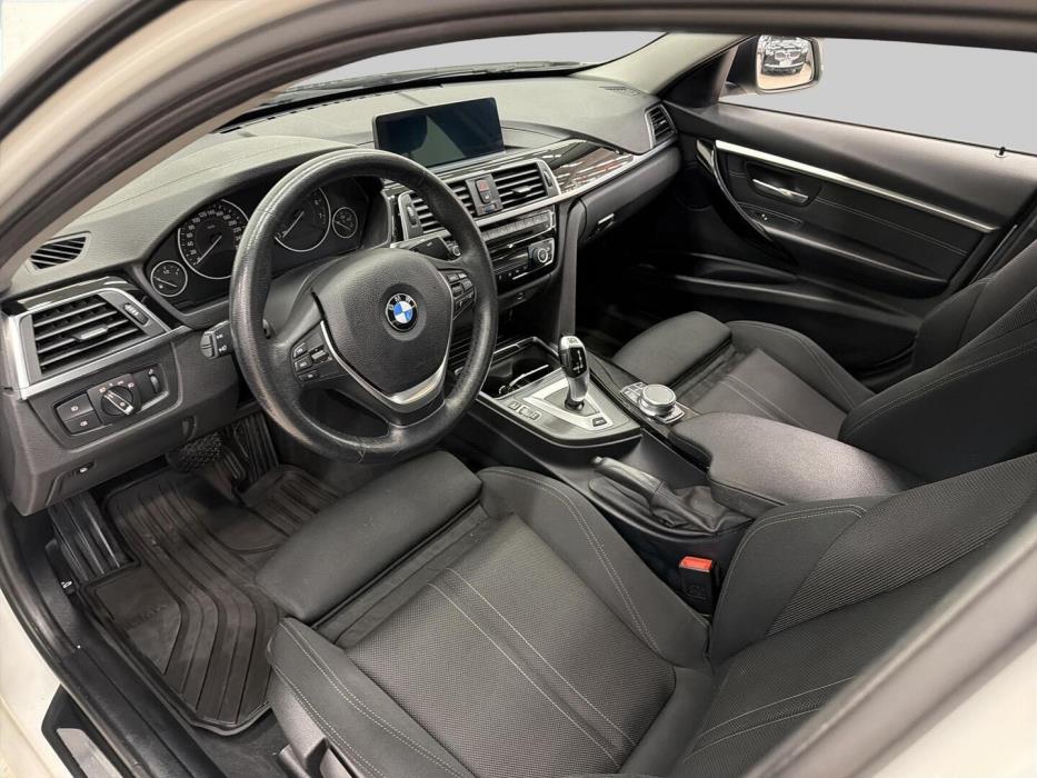 BMW 330 2018