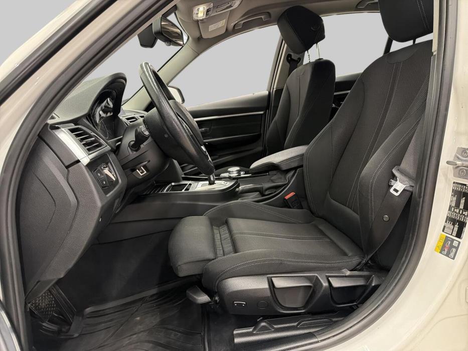 BMW 330 2018