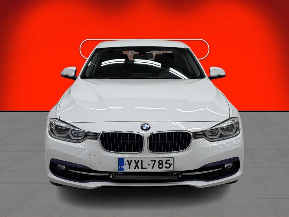 BMW 330 2018