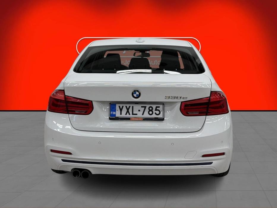 BMW 330 2018