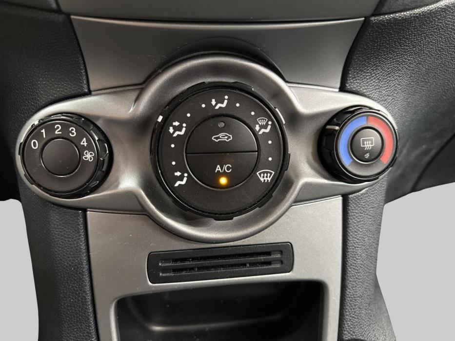 FORD Fiesta 2010