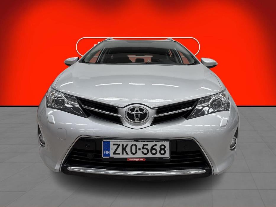 TOYOTA Auris 2015