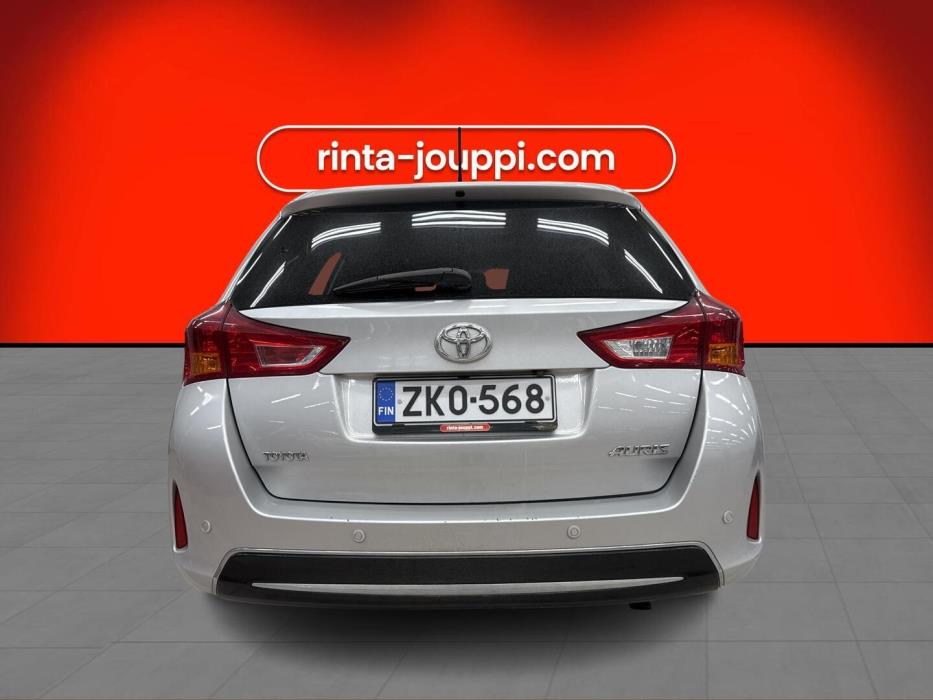TOYOTA Auris 2015