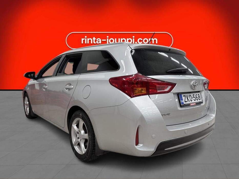 TOYOTA Auris 2015