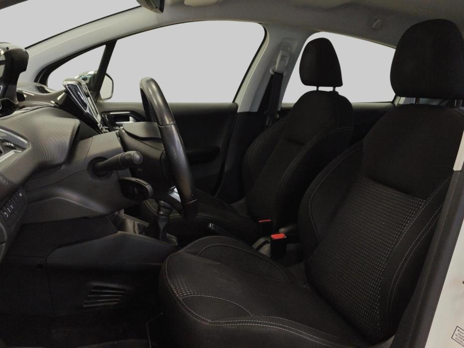 PEUGEOT 208 2016