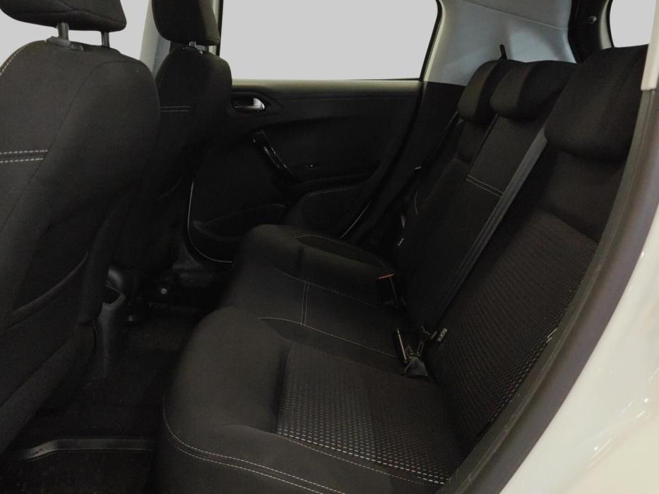 PEUGEOT 208 2016