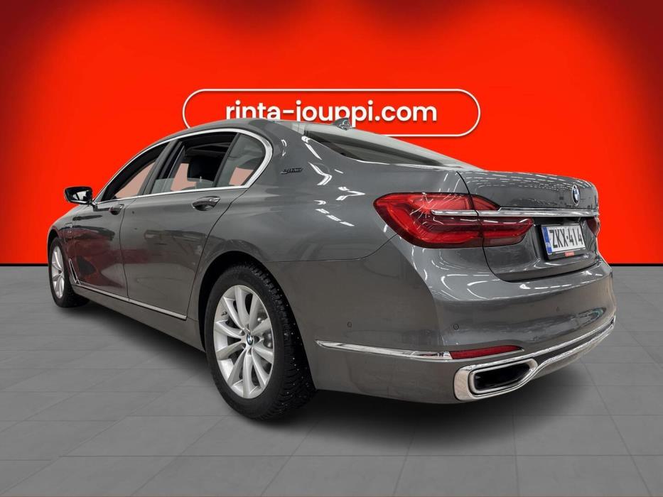 BMW 740 2016