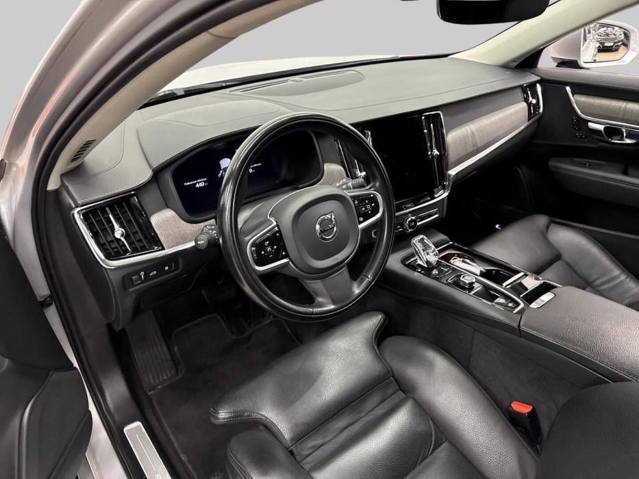 VOLVO V90 2022