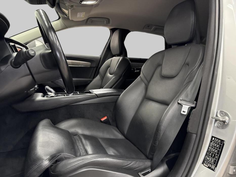 VOLVO V90 2022