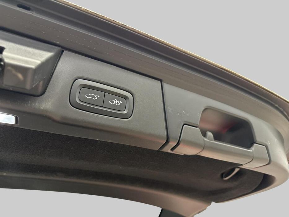VOLVO V90 2022