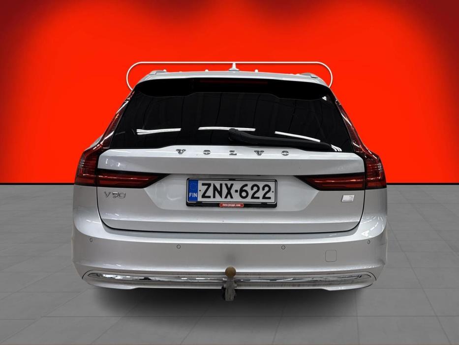 VOLVO V90 2022