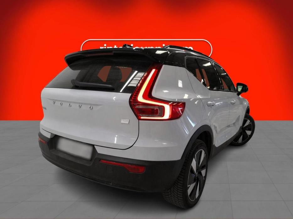 VOLVO XC40 2024
