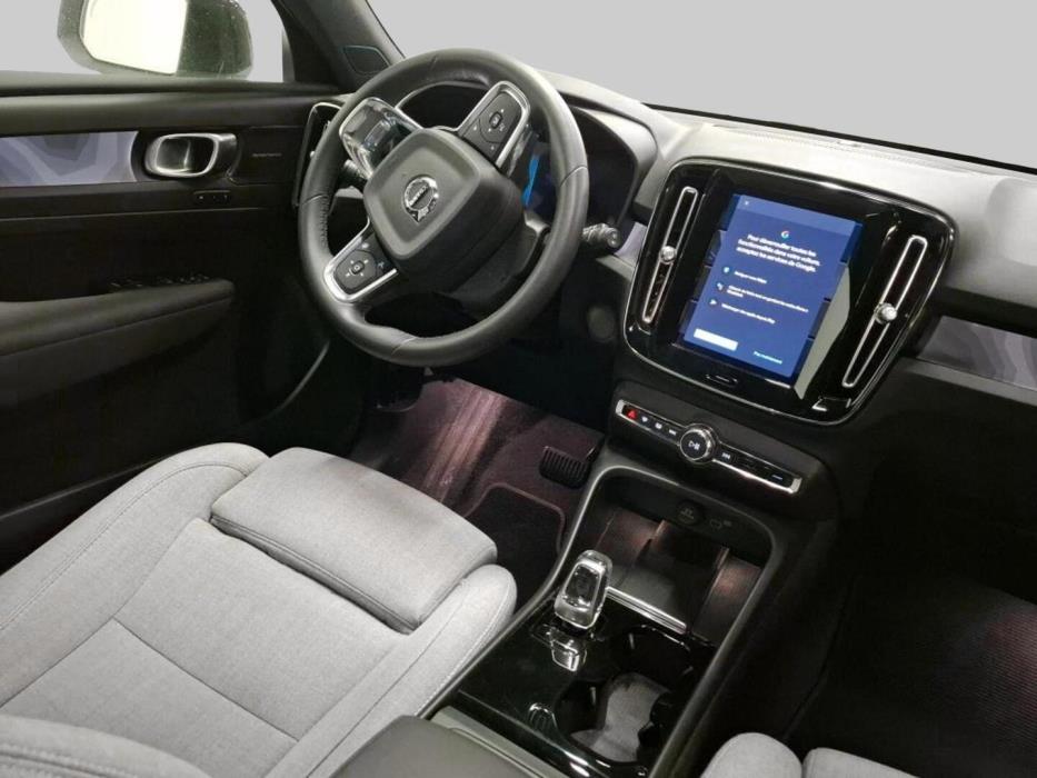 VOLVO XC40 2024