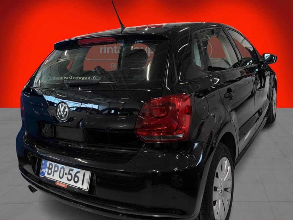VOLKSWAGEN Polo 2012