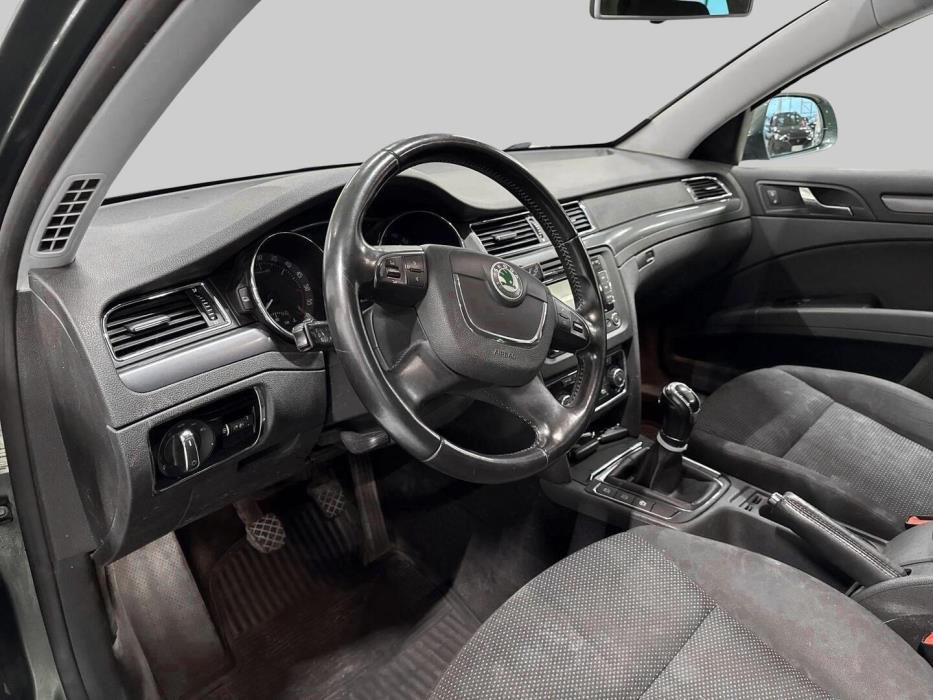 SKODA Superb 2012