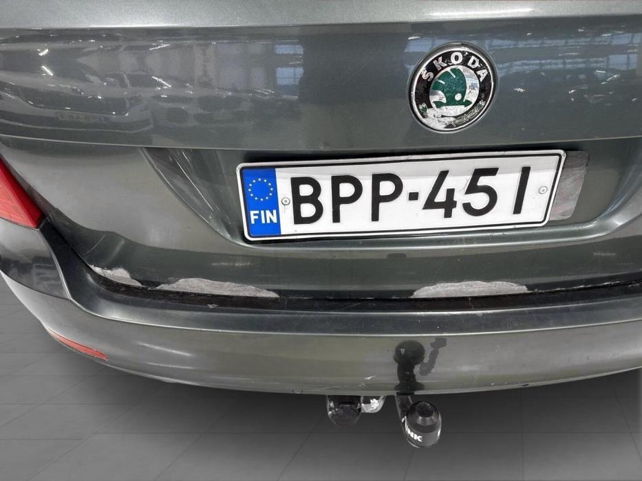 SKODA Superb 2012