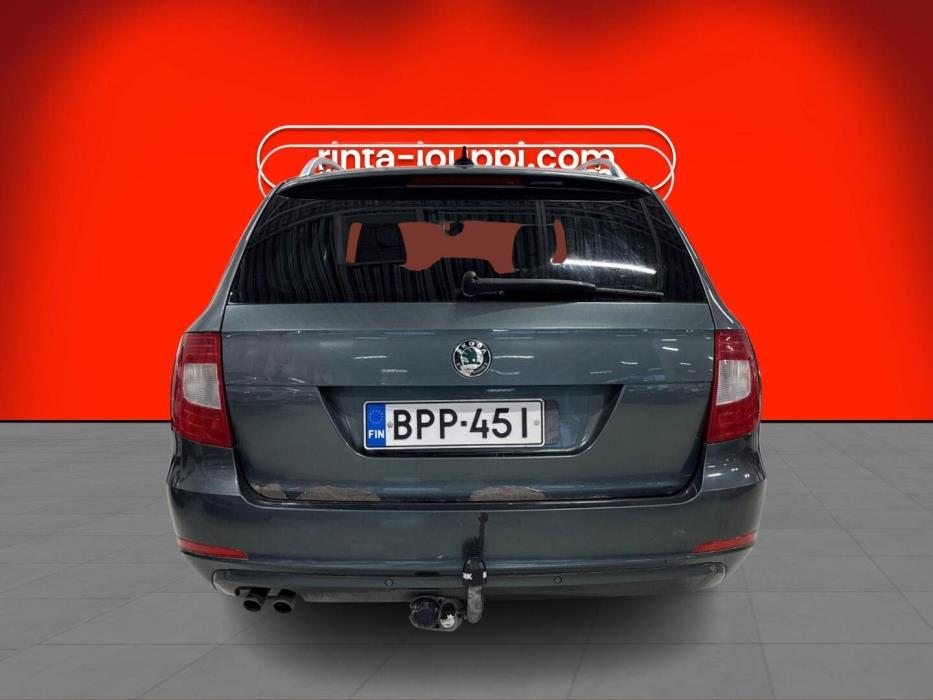 SKODA Superb 2012