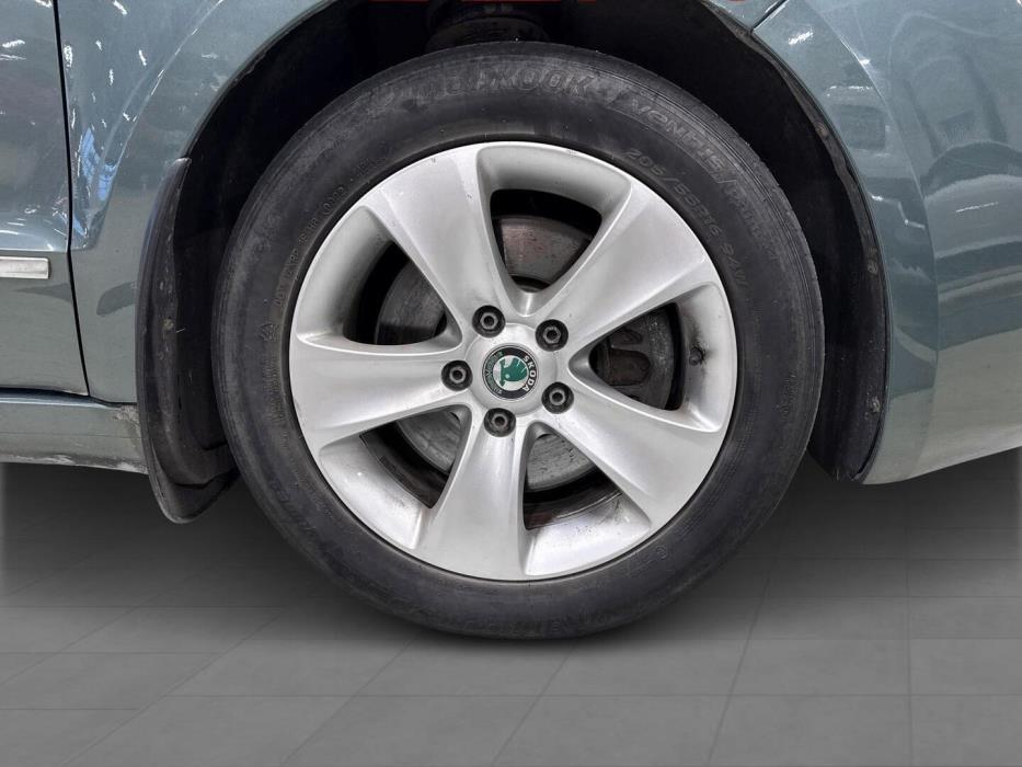 SKODA Superb 2012