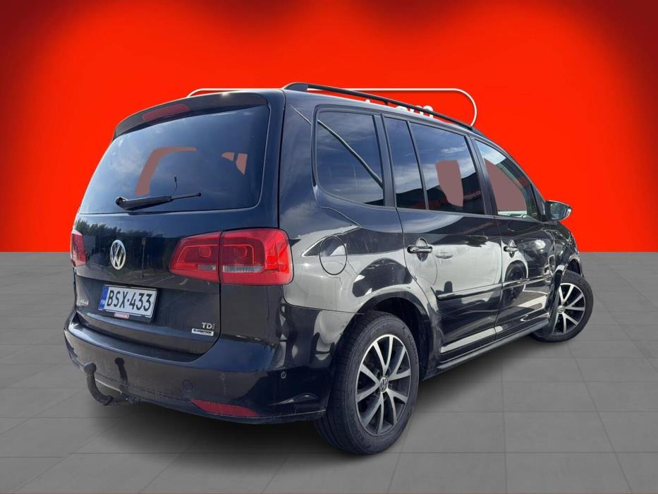 VOLKSWAGEN Touran 2015