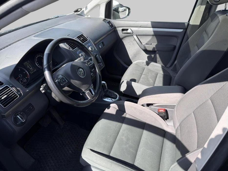 VOLKSWAGEN Touran 2015