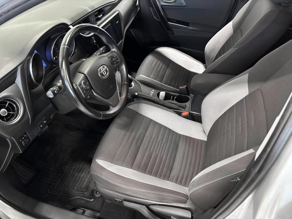 TOYOTA Auris 2017