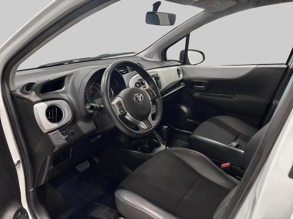 TOYOTA Yaris 2014