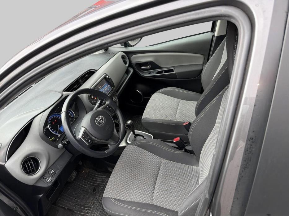 TOYOTA Yaris 2015