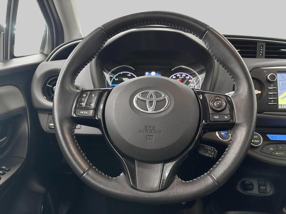 TOYOTA Yaris 2018